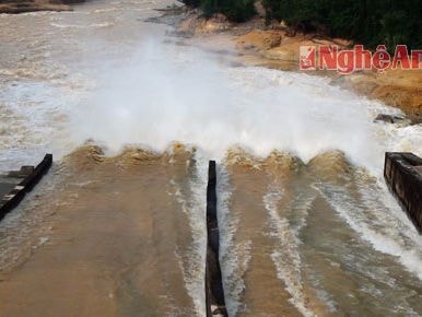 Dừng xả tràn hồ thủy lợi lớn nhất Nghệ An