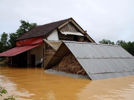 8 người chết do mưa lũ ở miền Trung