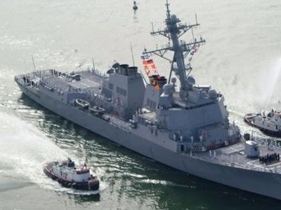 Ba chiến hạm Mỹ bị tên lửa tấn công cùng lúc