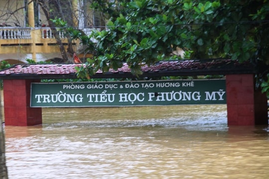 Bộ Y tế hỗ trợ phao cứu sinh, thuốc cho 4 tỉnh bị mưa lũ