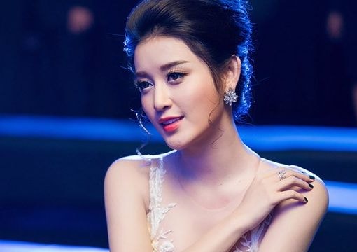 Á hậu Huyền My chụp ảnh selfie cùng mẹ