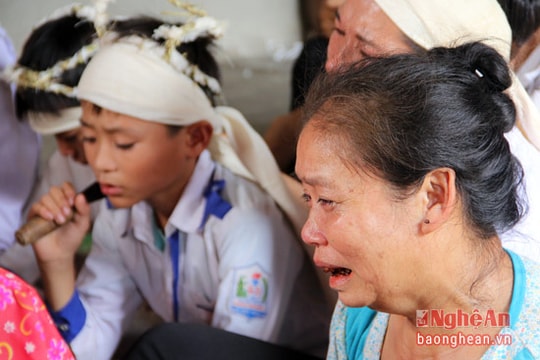 Có 8 công nhân đang làm việc khi mỏ đá bị sập ở Quỳ Hợp