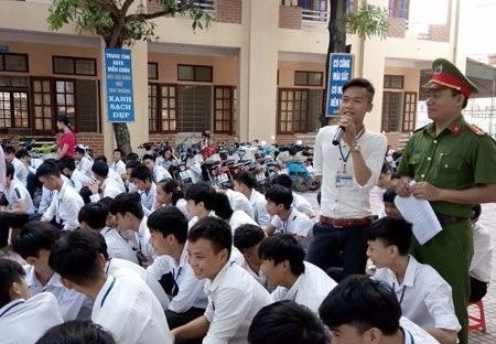 900 học sinh, giáo viên TTGDTX được tuyên truyền pháp luật