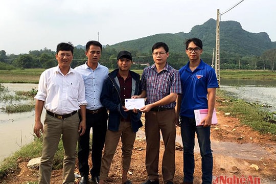 Biểu dương chàng trai chăn trâu cứu 2 em học sinh bị nước cuốn