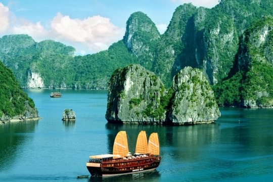 Khách thăm vịnh Hạ Long sẽ phải đóng 40.000 đồng ra vào cảng