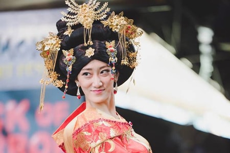 Sốc với Hoa hậu Trung Quốc mặt già nhăn