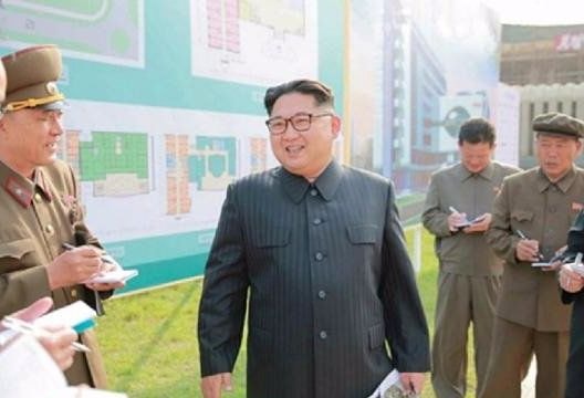 Kim Jong-un bất ngờ xuất hiện ở bệnh viện sau nhiều ngày vắng bóng bí ẩn