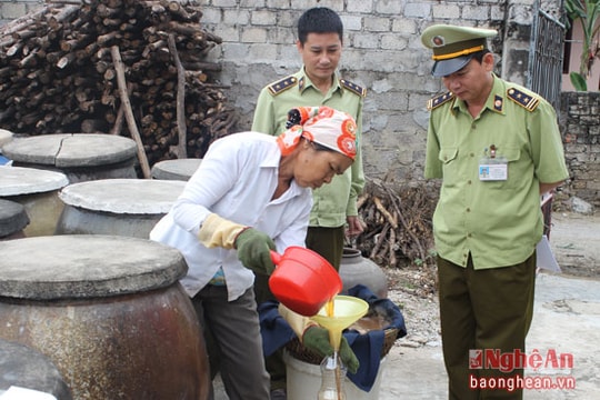 Nghệ An: Đoàn liên ngành kiểm tra các cơ sở chế biến nước mắm