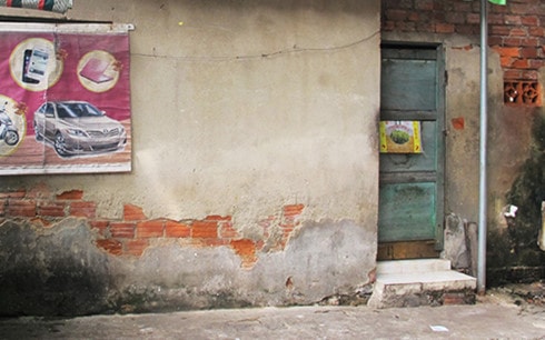 Thức giấc, con hoảng sợ thấy bố mẹ nằm trong vũng máu