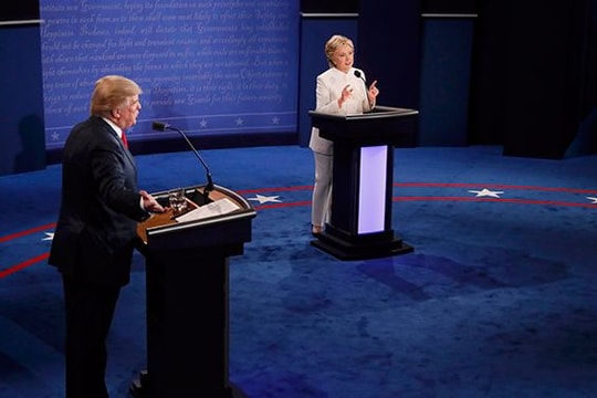 Đấu khẩu quyết liệt, Trump - Clinton không bắt tay khi kết thúc tranh luận