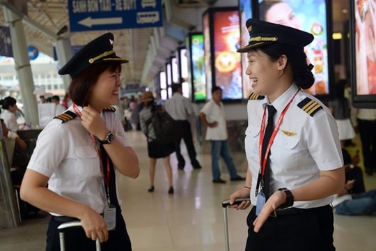 Chuyện chưa kể của hai nữ phi công 9X xinh đẹp