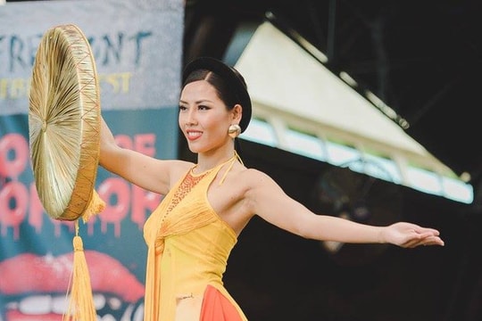 Nguyễn Thị Loan lọt top 10 trang phục dân tộc đẹp nhất Hoa hậu Hòa bình Quốc tế 2016