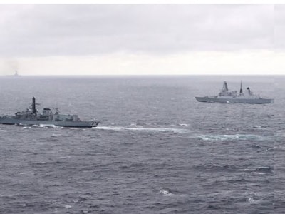 Tàu Anh bám riết khu trục hạm Nga