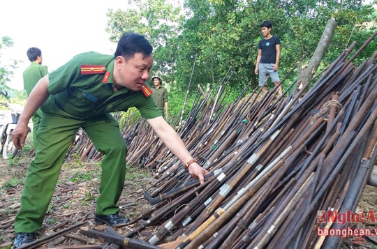 Tiêu hủy 3.100 khẩu súng tự chế và nhiều vật liệu nổ