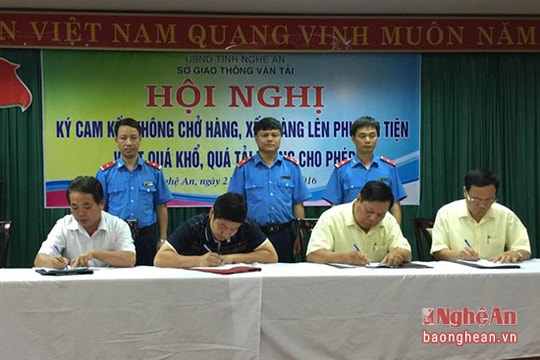 Ký cam kết không chở hàng, xếp hàng lên phương tiện quá khổ, quá tải trọng