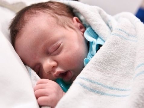 Kỳ lạ em bé được sinh ra 2 lần