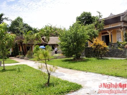 Dâng hương tưởng niệm cụ Phan Bội Châu tại TP Huế