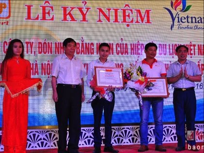 Phucgroup đón nhận bằng khen của Hiệp hội du lịch VIệt Nam