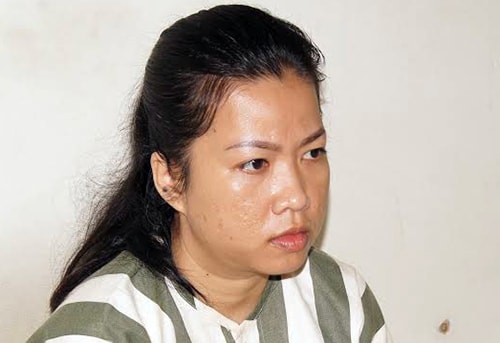 Nữ quái vừa ra tù đi trộm ví trong siêu thị