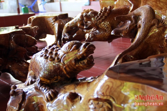 Bộ bàn ghế độc nhất vô nhị của đất Quế