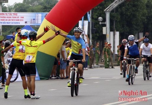 Hơn 300 VĐV tham dự Giải đua xe đạp Phượng Hoàng Trung Đô - Vinh