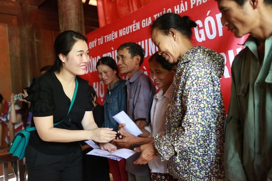 Gần 1 tỷ đồng hỗ trợ người dân vùng lũ