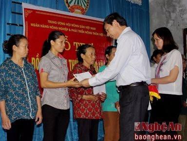 Trung ương Hội Nông dân Việt Nam gửi 300 suất quà tới bà con vùng lũ