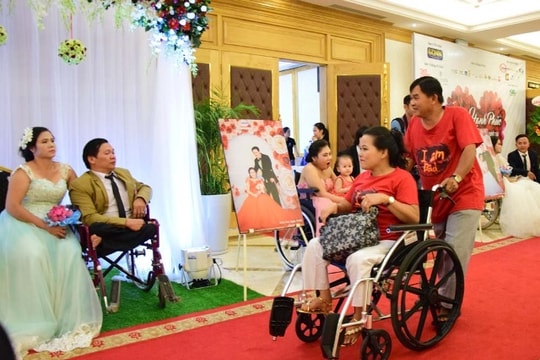Xúc động lễ cưới tập thể của 60 cặp đôi khuyết tật