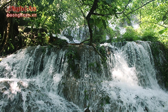 Đắm mình trong hoang sơ thác Vình