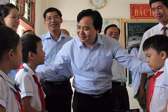 'Dù khó khăn đến mấy cũng không để học sinh vùng lũ bỏ học'