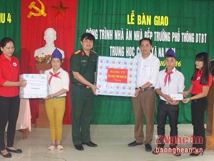 Quân khu 4 bàn giao công trình Trường dân tộc bán trú Na Ngoi