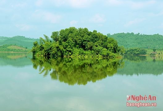 Vẻ đẹp hoang sơ, thơ mộng của hồ thủy lợi Khe Đá