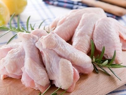 Trẻ bị ho có nên kiêng ăn thịt gà và tôm?