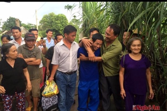 Thuyền viên Nghệ An bị cướp biển bắt cóc xúc động đoàn tụ với gia đình
