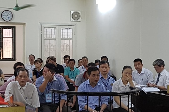 Vợ chồng 'đại gia nghìn tỷ' vướng vòng lao lý