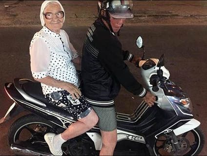 Cụ bà khiến cả nước Nga ngưỡng mộ sau khi phượt Việt Nam