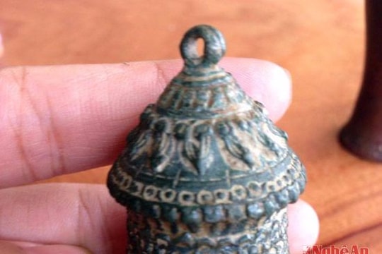 Phát hiện bình cổ ở trên núi