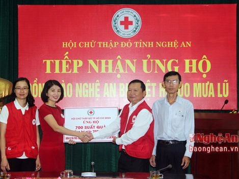 Hội Chữ thập đỏ tỉnh tiếp nhận 700 triệu đồng hỗ trợ vùng lũ