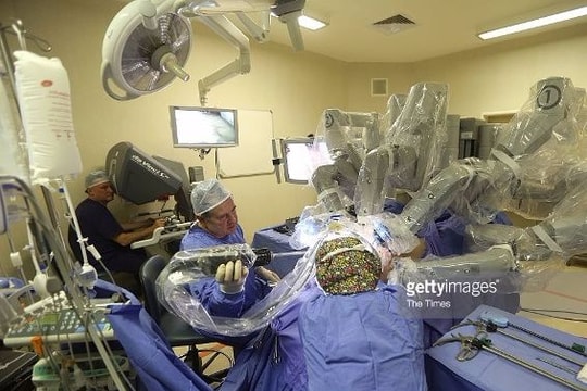 Bệnh viện New York "tuyển' robot làm bác sỹ phụ khoa