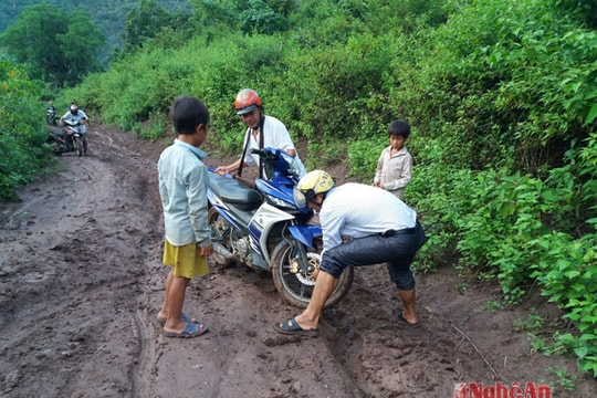 Gian nan vượt 'dốc 10 triệu' ở miền Tây xứ Nghệ