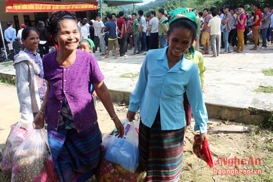 700 suất quà đến với người dân vùng lũ Tương Dương