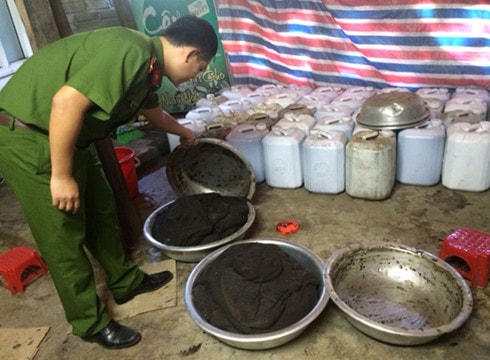 Bắt quả tang cơ sở sản xuất thuốc đông y không phép