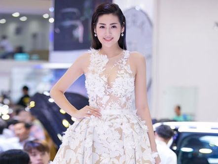 Á hậu Tú Anh lộng lẫy như thiên nga với váy trong suốt