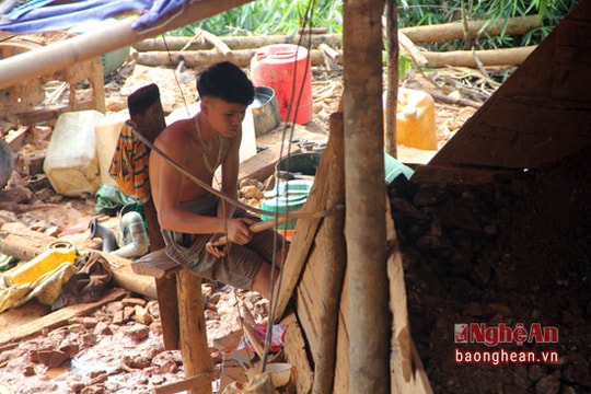 Thâm nhập 'đại công trường' đào vàng trái phép ở Nghệ An