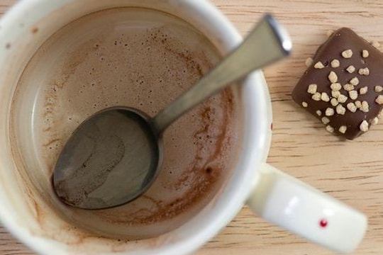 Mối nguy hiểm từ những chiếc cốc trên bàn làm việc