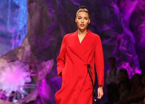 Minh Tú 'đá đểu' Lan Khuê vì bị tráo đồ diễn