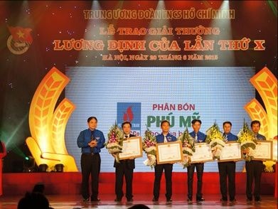 3 nhà nông trẻ Nghệ An nhận giải thưởng Lương Định Của năm 2016