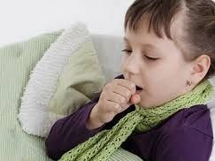 Cách bôi dầu ở lòng bàn chân chữa ho khi trời trở lạnh