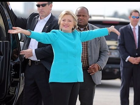 Clinton chuẩn bị pháo hoa mừng thắng cử?