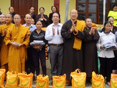 Các doanh nghiệp, tổ chức từ thiện ủng hộ bà con vùng lũ